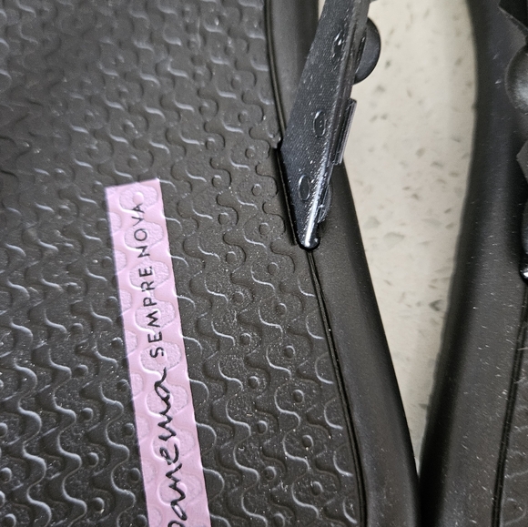 Ipanema Black Flip Flops - Picture 3 of 11